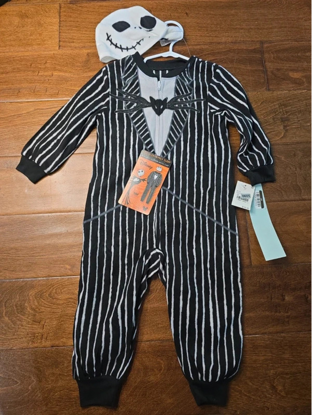 2t brand knew the nightmare before christmas pajamas. Item 605G8